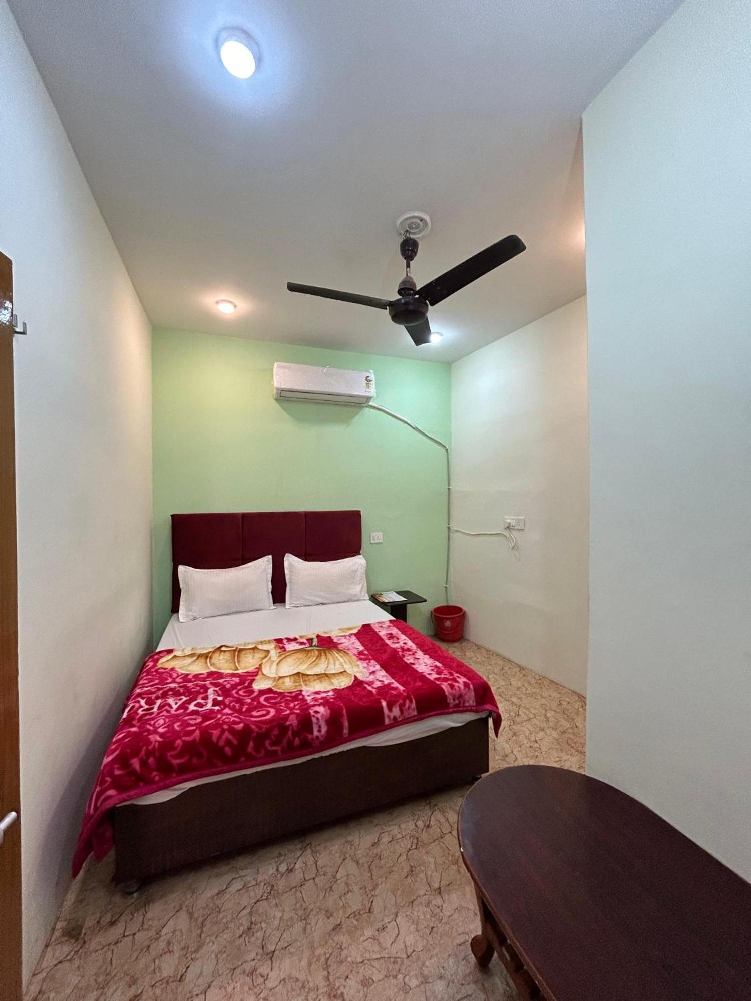 Praneeta P. Guest House Varanasi Exterior photo